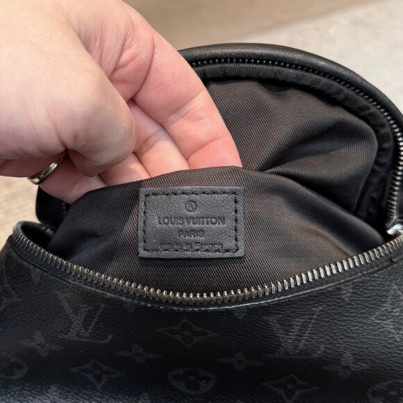 Louis Vuitton 2020 Black Eclipse Monogram Discovery Bumbag - Picture 12 of 15